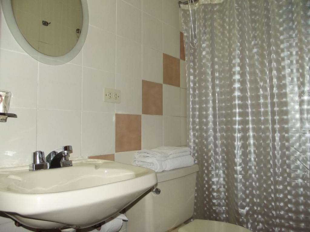 Hostal Gemina Lima Cameră foto